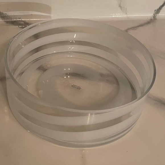 European High Quality Glass Decorative Serving/ Salad Bowl -W/ White Swirl - Picture 2 of 2